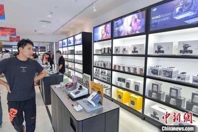 海南离岛免税新政激发消费热潮，手机平板电脑成市场新宠